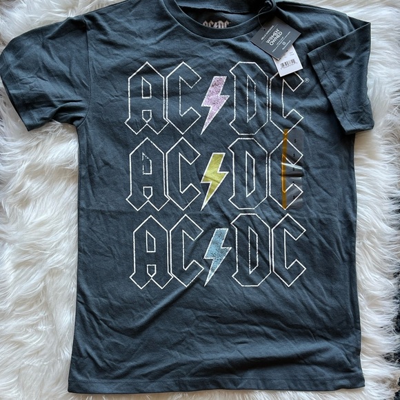 🆕 AC/DC Rock Band Graphic T-Shirt ray Women’s Size S Short Sleeve Tee - Picture 2 of 6